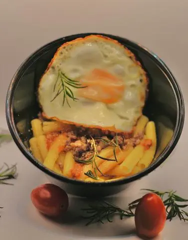 Hình ảnh Nui Sốt Bò Bằm - Trứng Ốp La