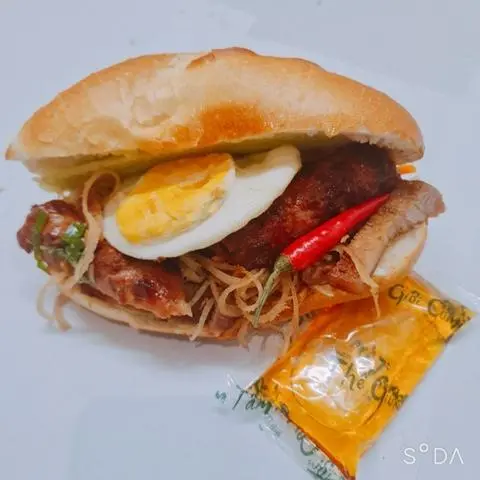 Hình ảnh Bánh Mì Thịt Viên Nướng Thập Cẩm Đặc Biệt
