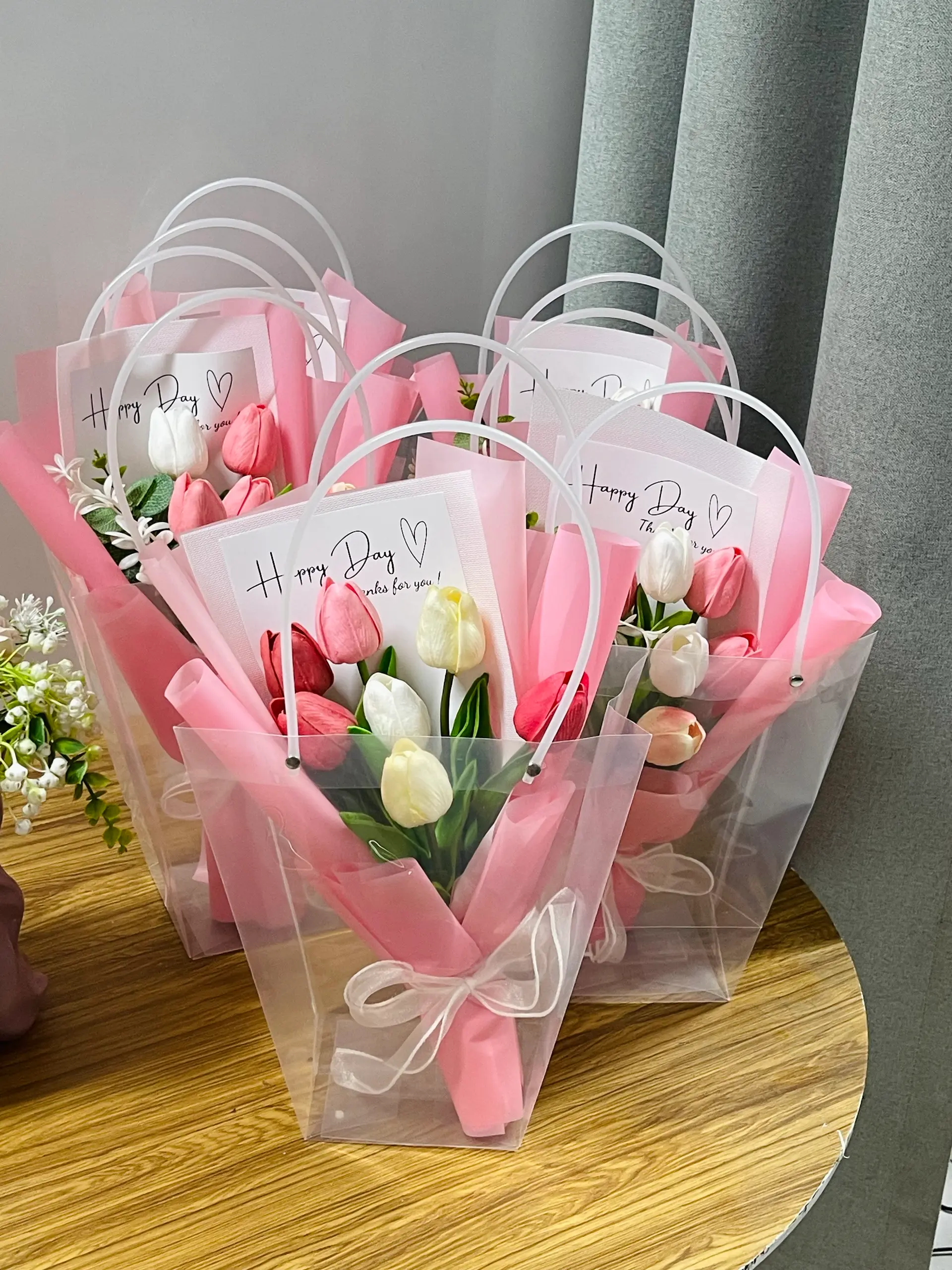 Hình ảnh hoa sáp tulip túi trong