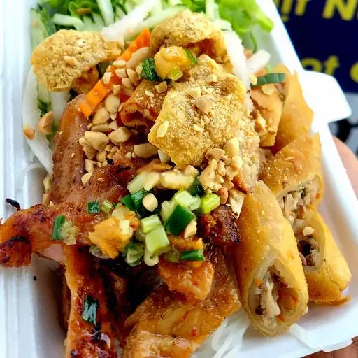 Hình ảnh Bún thịt nướng + chả giò