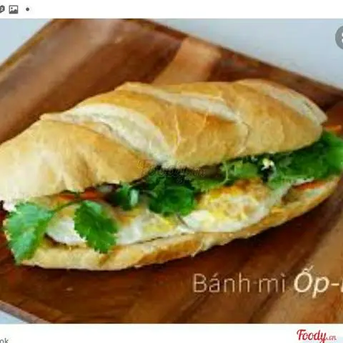 Hình ảnh Bánh mì kẹp trứng chà bông