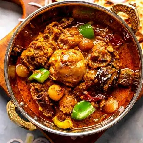 Hình ảnh Karahi Chicken ( Gà xào hành tây + ớt chuông + sốt Cà ri)