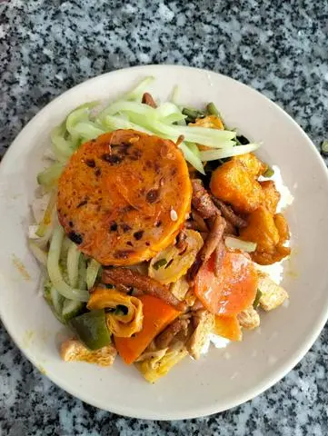 Hình ảnh cơm thập cẩm +chả nấm đông cô 
