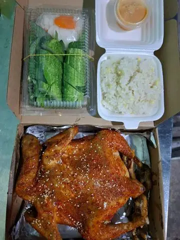 Hình ảnh Combo Gà nướng để nguyên con + 1 phần Xôi Đậu Xanh