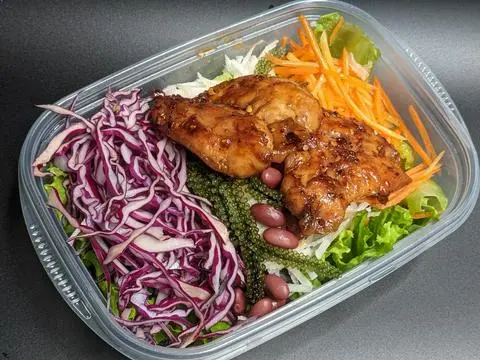 Hình ảnh Salad Má Đùi Gà Sốt Miso