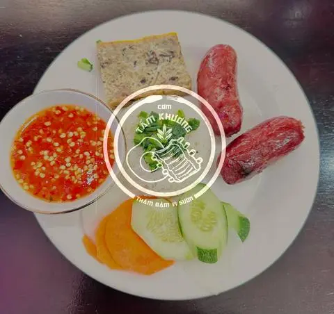 Hình ảnh Cơm tấm Lạp xưởng + chả 