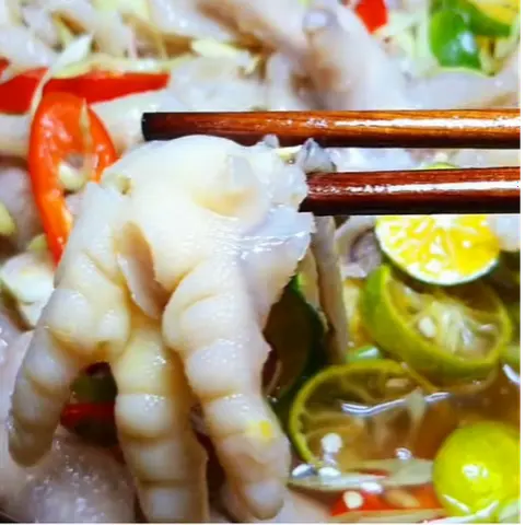 Hình ảnh chân gà rút xương sả tắc phần nhỏ 