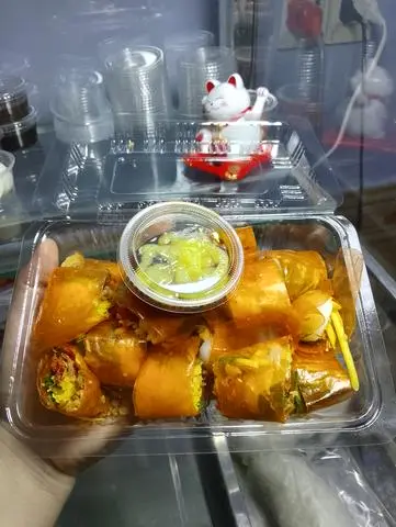 Hình ảnh Bánh tráng cuốn sốt me bơ
