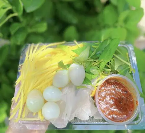 Hình ảnh Bánh Tráng Chấm Muối