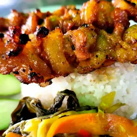 Hình ảnh Cơm Tấm Thịt Nướng Xiên Que