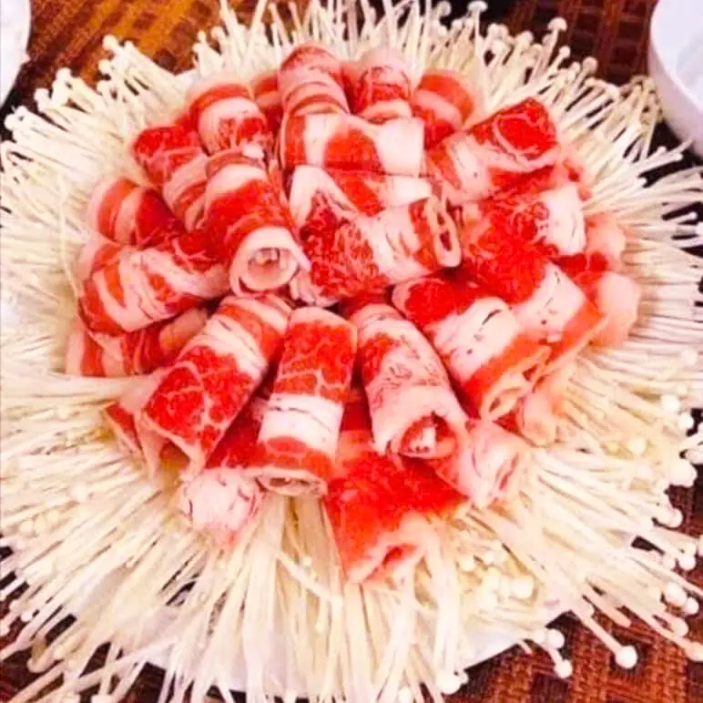 Hình ảnh Lẩu bò cuộn nấm size 2 người