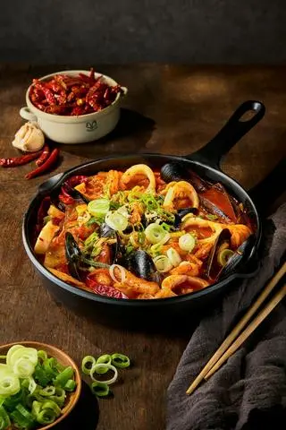 Hình ảnh Bánh gạo hải sản cay/ Seafood teobokki