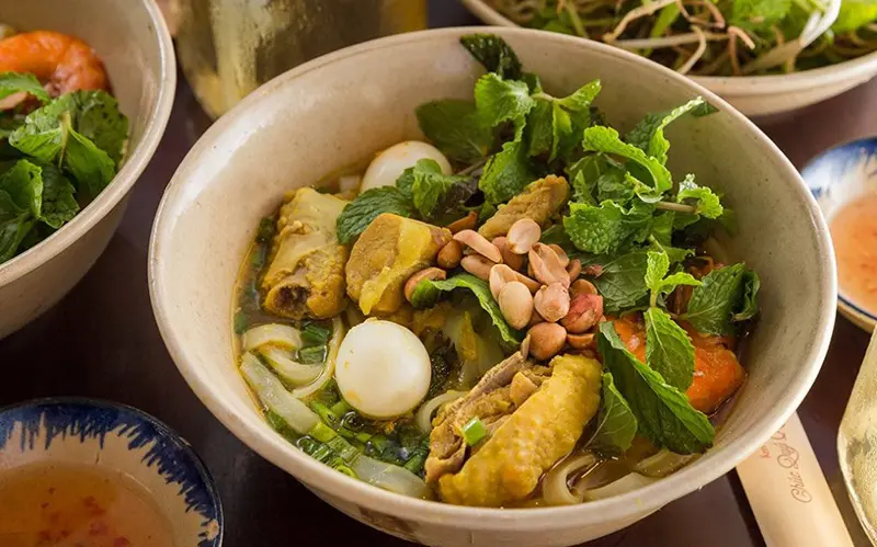 Hình ảnh Mỳ Quảng gà ta, sườn non 