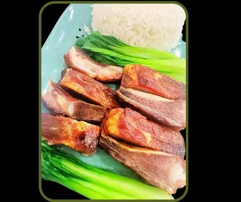 Hình ảnh Cơm sườn heo quay - Roasted Pork Rib Rice - 烧排骨飯