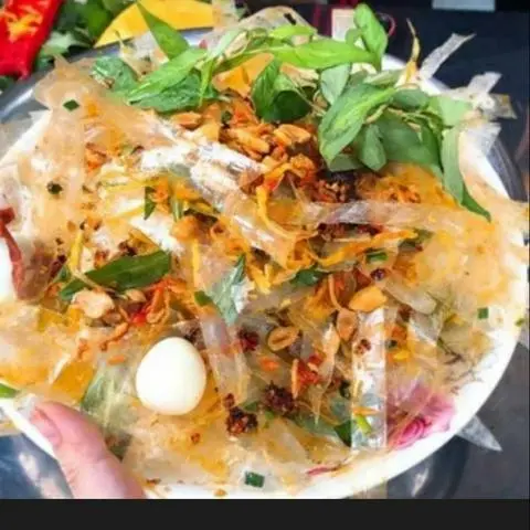 Hình ảnh bánh tráng trộn truyền thống 2 trứng cút 