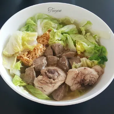 Hình ảnh Mì Gói Gà Luộc