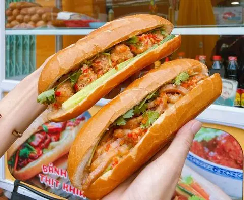 Hình ảnh Bánh mì xíu mại