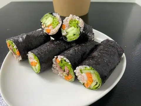 Hình ảnh Gỏi cuốn rong biển Bò