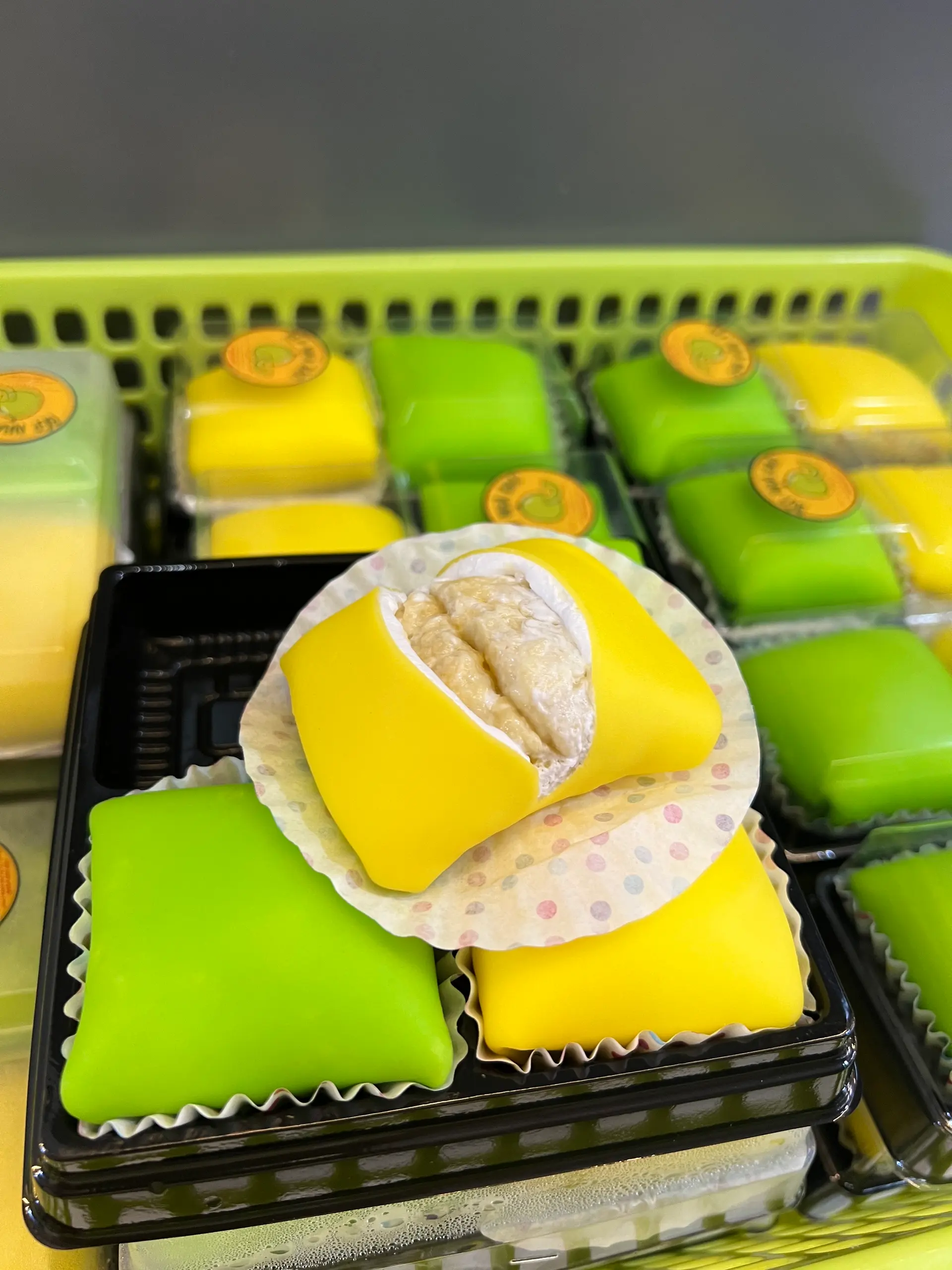 Hình ảnh Combo 6 bánh Crepe nhỏ (Xanh / Vàng)