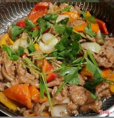 Hình ảnh cơm lức bò xào thập cẩm 
