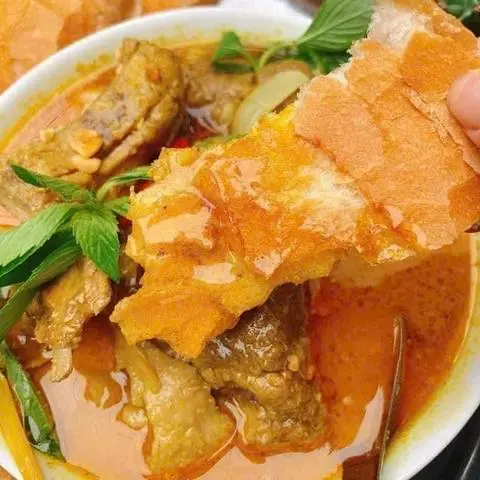 Hình ảnh Cà Ri Gà - Bánh Mì 
