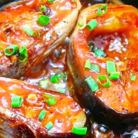 Hình ảnh Cơm cá basa kho tiêu +canh+ rau + đồ uống(trà tắc/rau má)