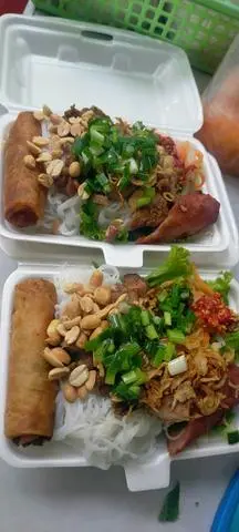 Hình ảnh Bún thịt nướng thập cẩm