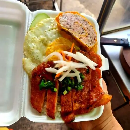 Hình ảnh Cơm sườn + chả + ốp la
