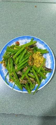 Hình ảnh sò sửa xào mì 