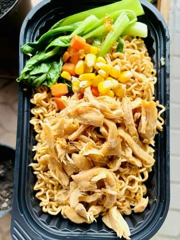 Hình ảnh Mì Trộn Gà Xé