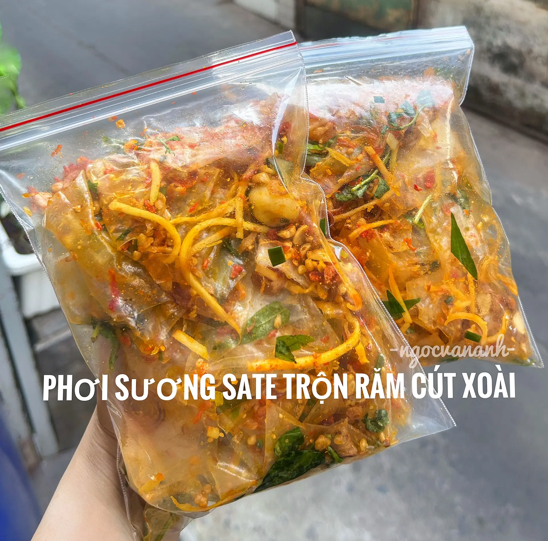 Hình ảnh Thập cẩm Bơ muối trộn Răm Trứng Xoài