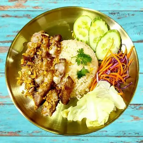 Hình ảnh Cơm Ba Rọi Chiên Sốt Mắm Tỏi