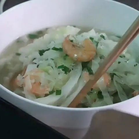 Hình ảnh Canh bắp cải tôm thịt băm thêm 