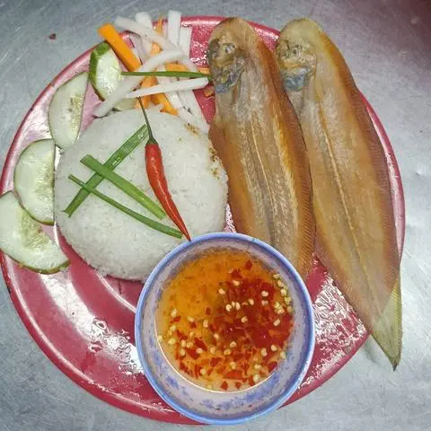 Hình ảnh cơm khô cá lưỡi châu 