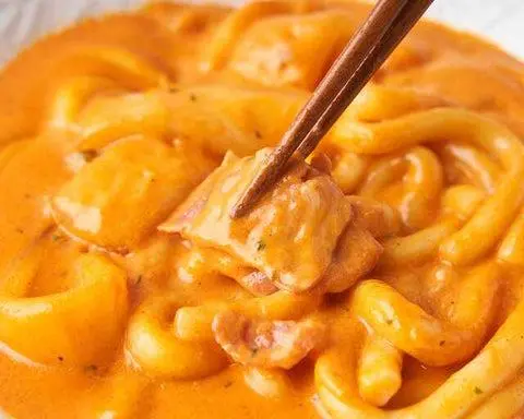 Hình ảnh Tokbokki Sốt Kem Rose Phô Mai Chả Cá