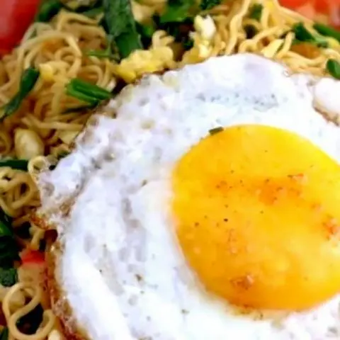 Hình ảnh Mì xào trứng