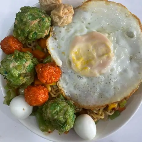 Hình ảnh Mì trộn Mực lăn cốm. 