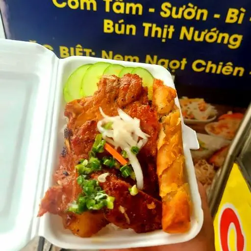 Hình ảnh Cơm sườn + chả giò