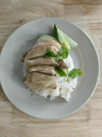 Hình ảnh Cơm gà hải nam gà luộc