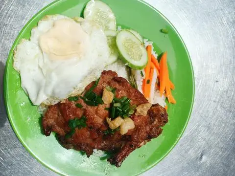 Hình ảnh Cơm Sườn ốp la