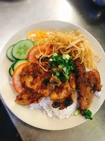 Hình ảnh cơm sườn bì