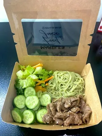 Hình ảnh Bún chùm ngây trộn bò (Bún chùn ngây, salad, bò, sốt), 
