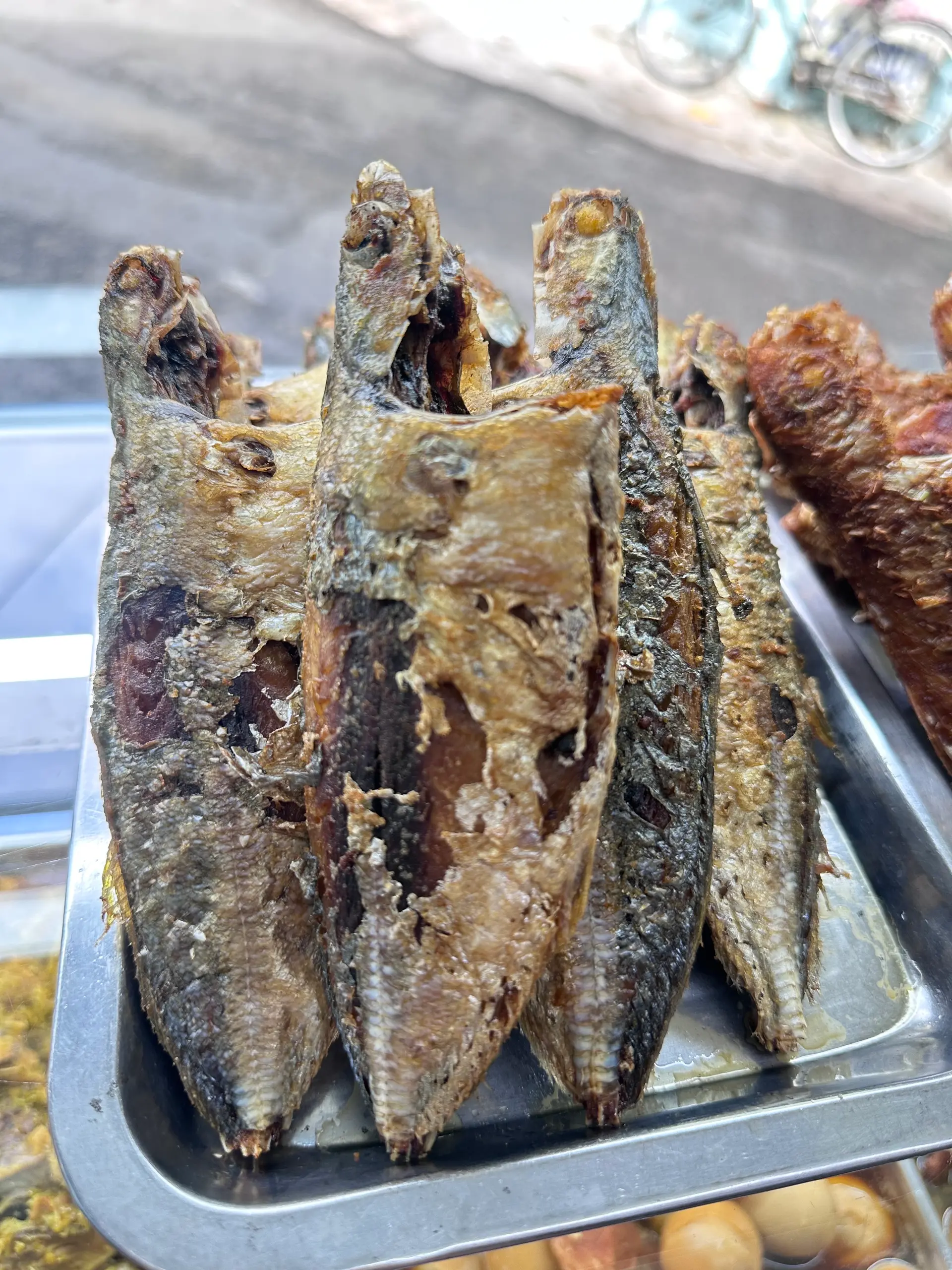 Hình ảnh Cơm Cá Ngân Chiên