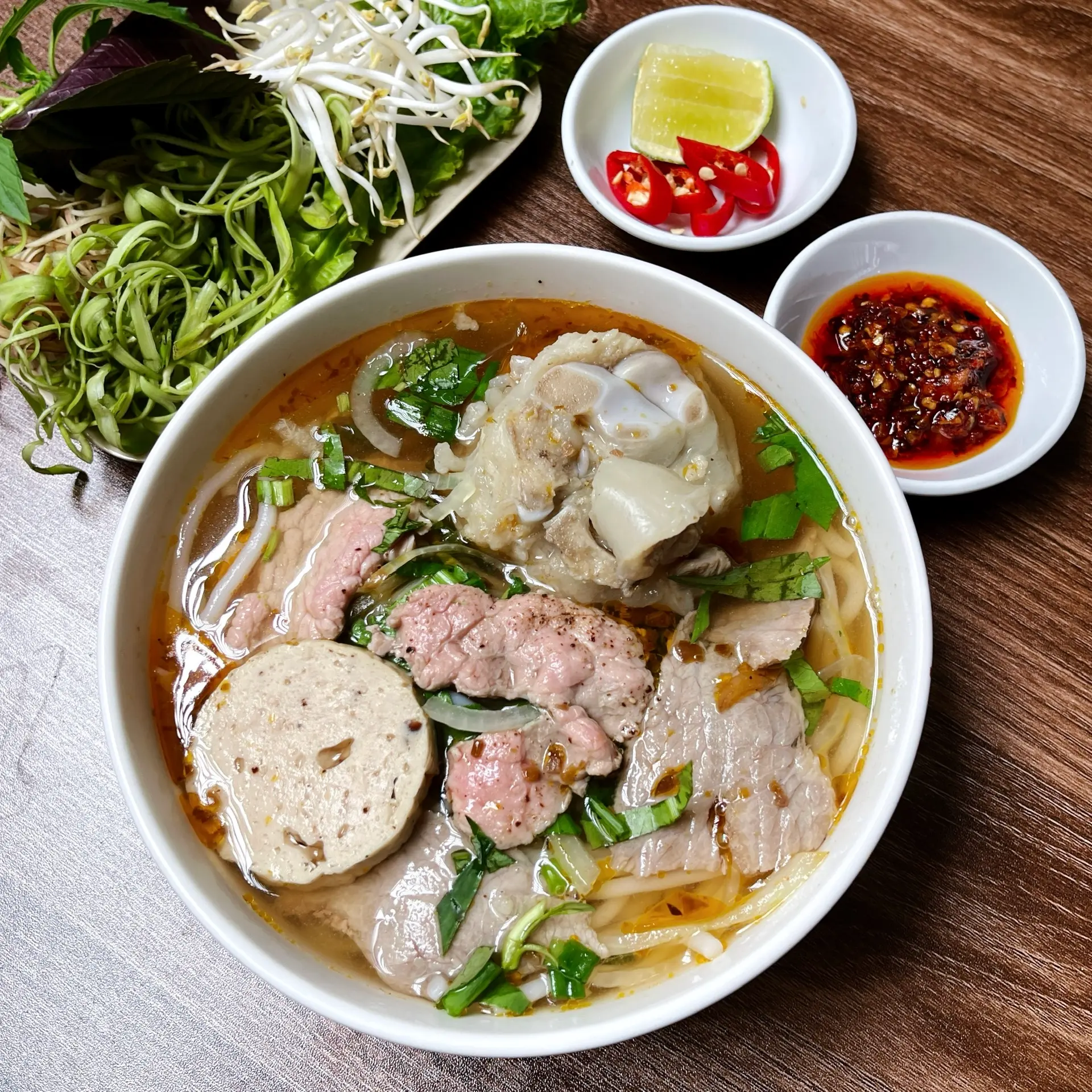Hình ảnh Combo 2 Bún Bò + 2 Chai Nước Sâm ( Bún bò Đặc Biệt + Đầy Đủ Không Giò + 2 chai nước sâm ) )