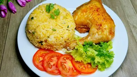 Hình ảnh Cơm Gà Xối Mỡ (đùi)