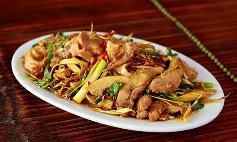 Hình ảnh Cơm gà xào sả ớt