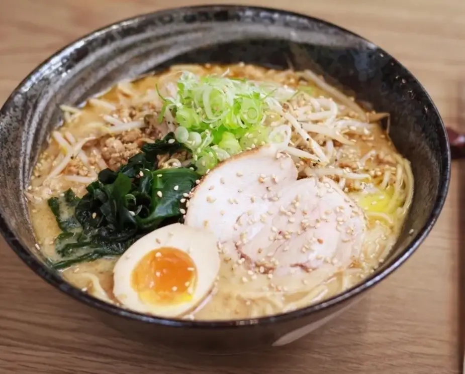 Hình ảnh Garlic Bomb Ramen Chashu