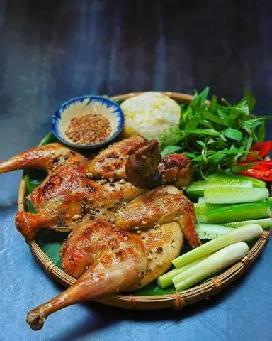 Hình ảnh gà nướng 1/2 con tặng bánh bao