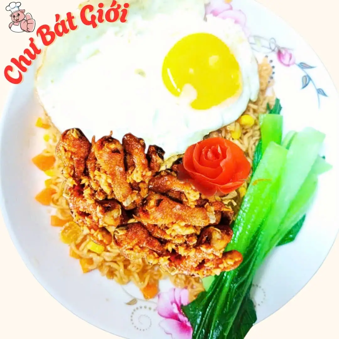 Hình ảnh Mì Trộn Chân Gà Rút Xương Chiên Sốt + Trứng