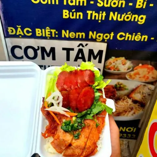 Hình ảnh Cơm sườn + lạp xưởng